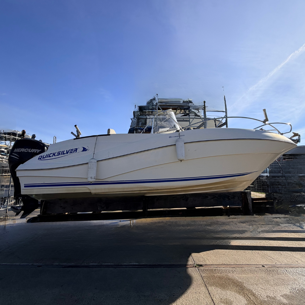 QUICKSILVER 635 COMMANDER